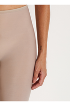 Liz – Long Shorts Medium Support